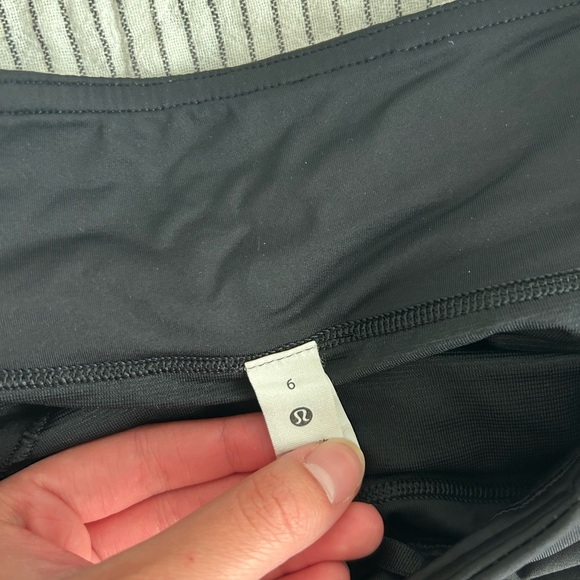 Lululemon Speed Up 2.5 Shorts - Picture 3 of 3